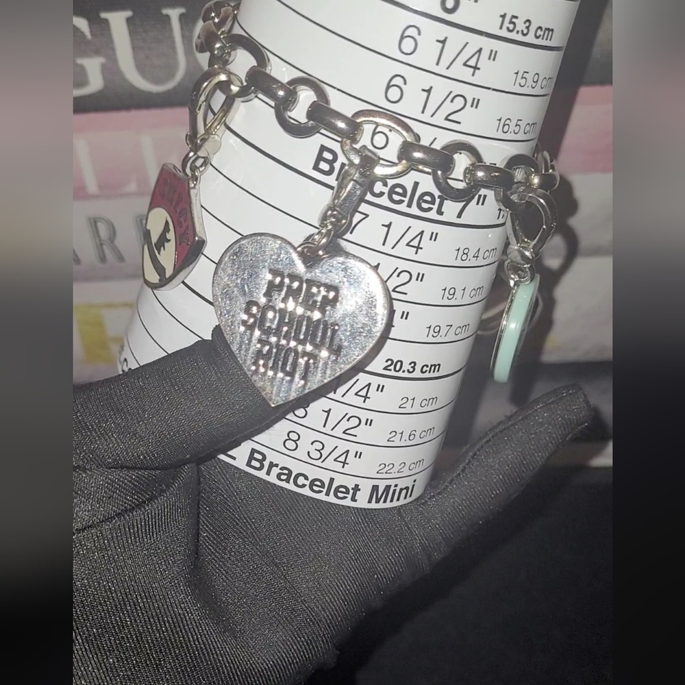 JUICY COUTURE LIMITED EDITION 2008BRACELET ✨️W/ 5 RARE JUICY COUTURE CHARM⚘️ - Picture 10 of 17